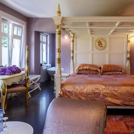 B&B Saint-Georges -Located In The City Centre Of Bruges- Exterior foto A suite at the hotel